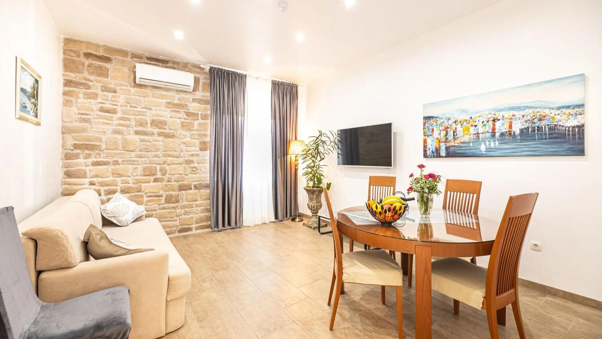 Apartment Lilly Split 0*,  Croatia